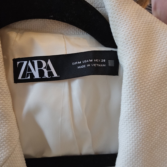 Chic Double-Breasted White Blazer - Picture 6 of 8